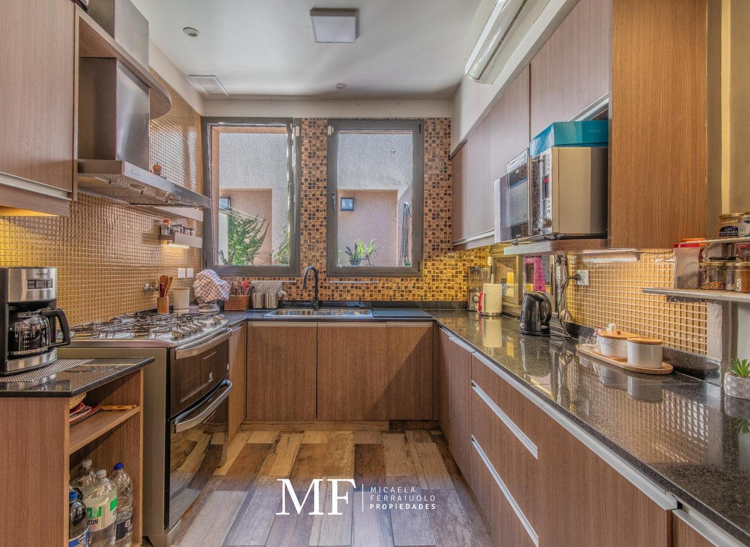 Foto de Espectacular casa de 5 dormitorios en venta Liniers, imagen 2