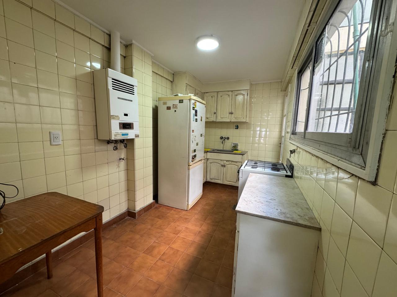Foto de Alquiler de departamento 3 ambientes con dependencia Balvanera, imagen 2