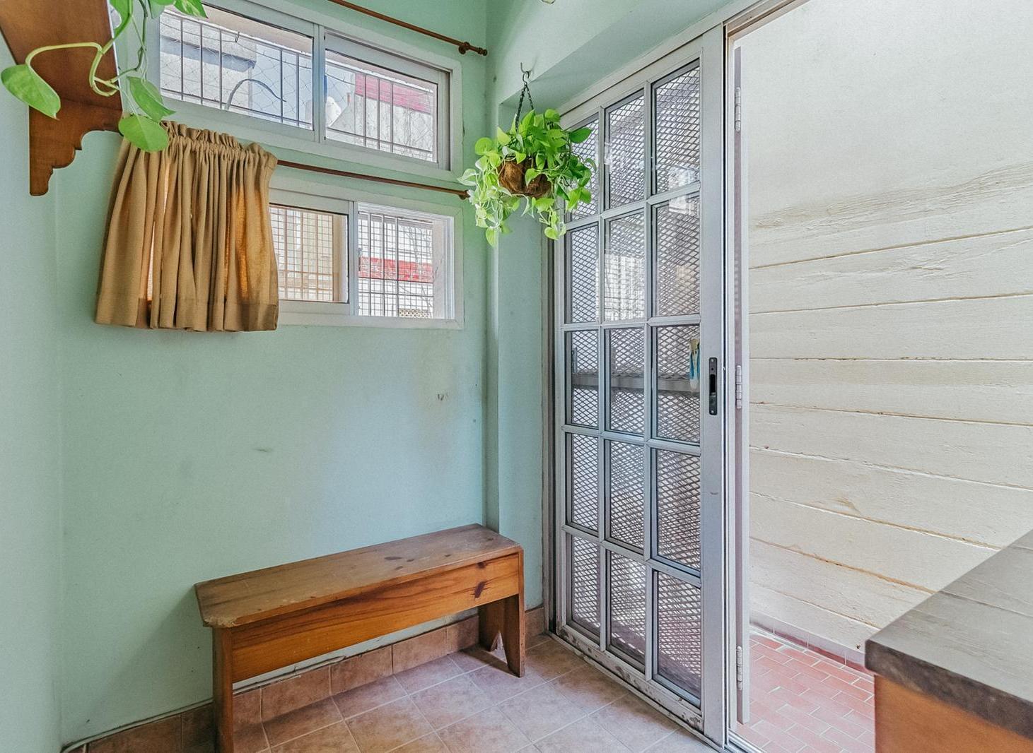 Foto de Venta Casa 4 ambientes en Liniers, imagen 2