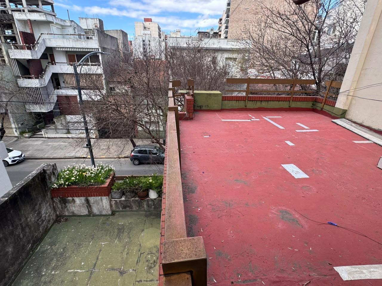 Foto de PH 2 AMB CON LOCAL GARAGE Y TZA, AMPLIO POTENCIAL, imagen 3