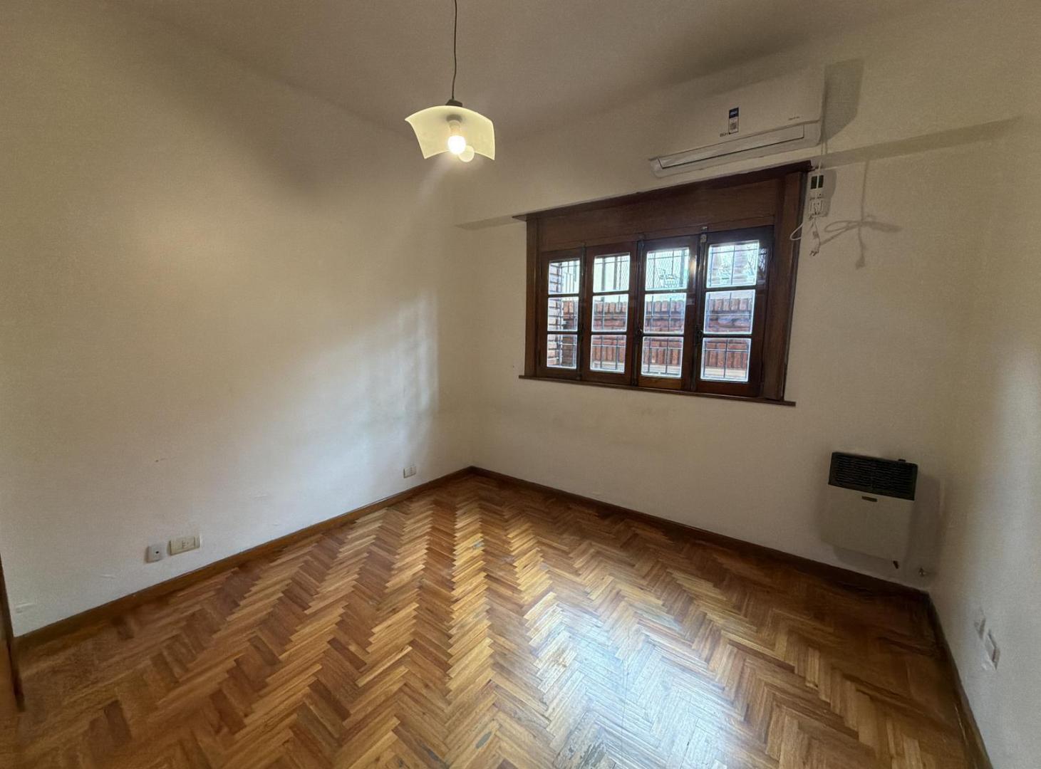 Foto de Venta Casa 6 amb con cochera Villa Lugano, imagen 1