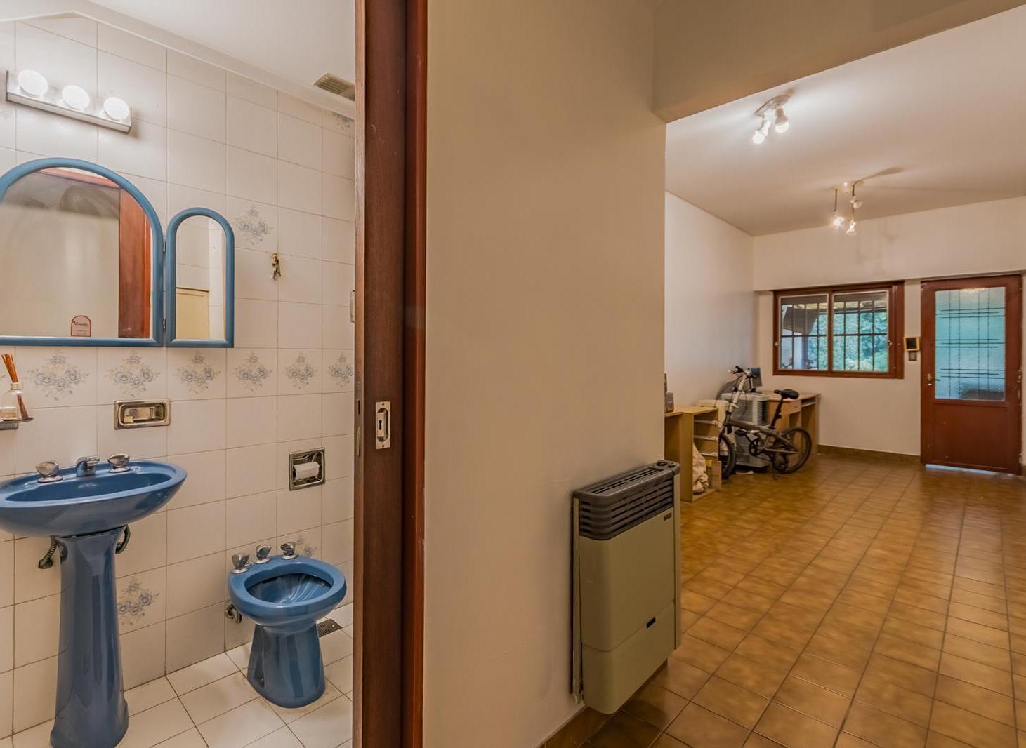 Foto de VENTA PH Duplex 3 Ambientes con Garaje y Patio con Parrilla, imagen 4