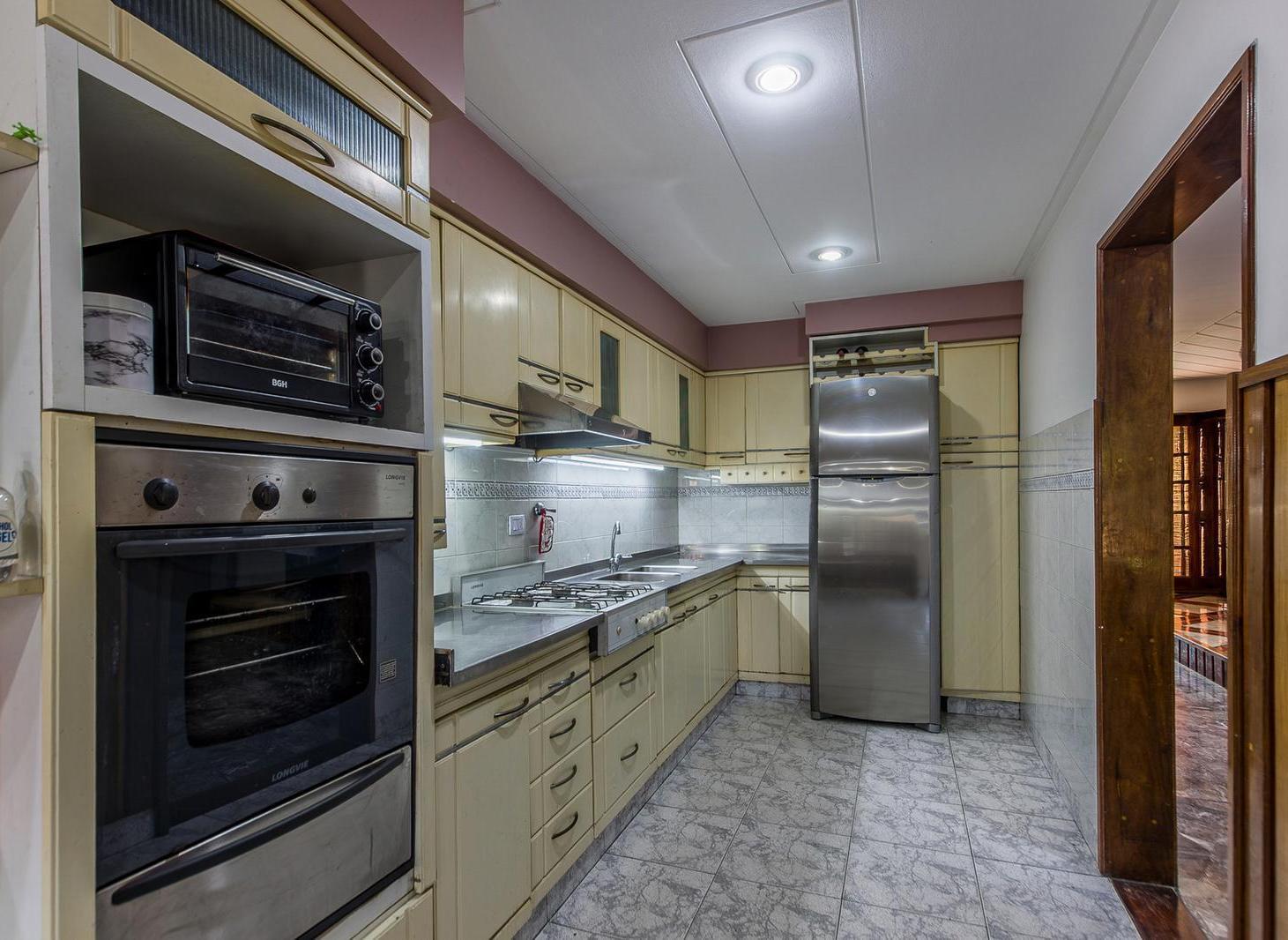 Foto de Venta Casa 4 ambientes con cochera en Villa Lugano, imagen 2
