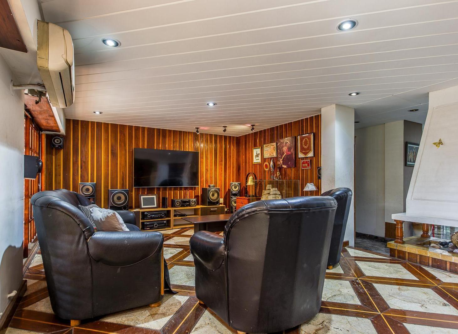 Foto de Venta Casa 4 ambientes con cochera en Villa Lugano, imagen 3