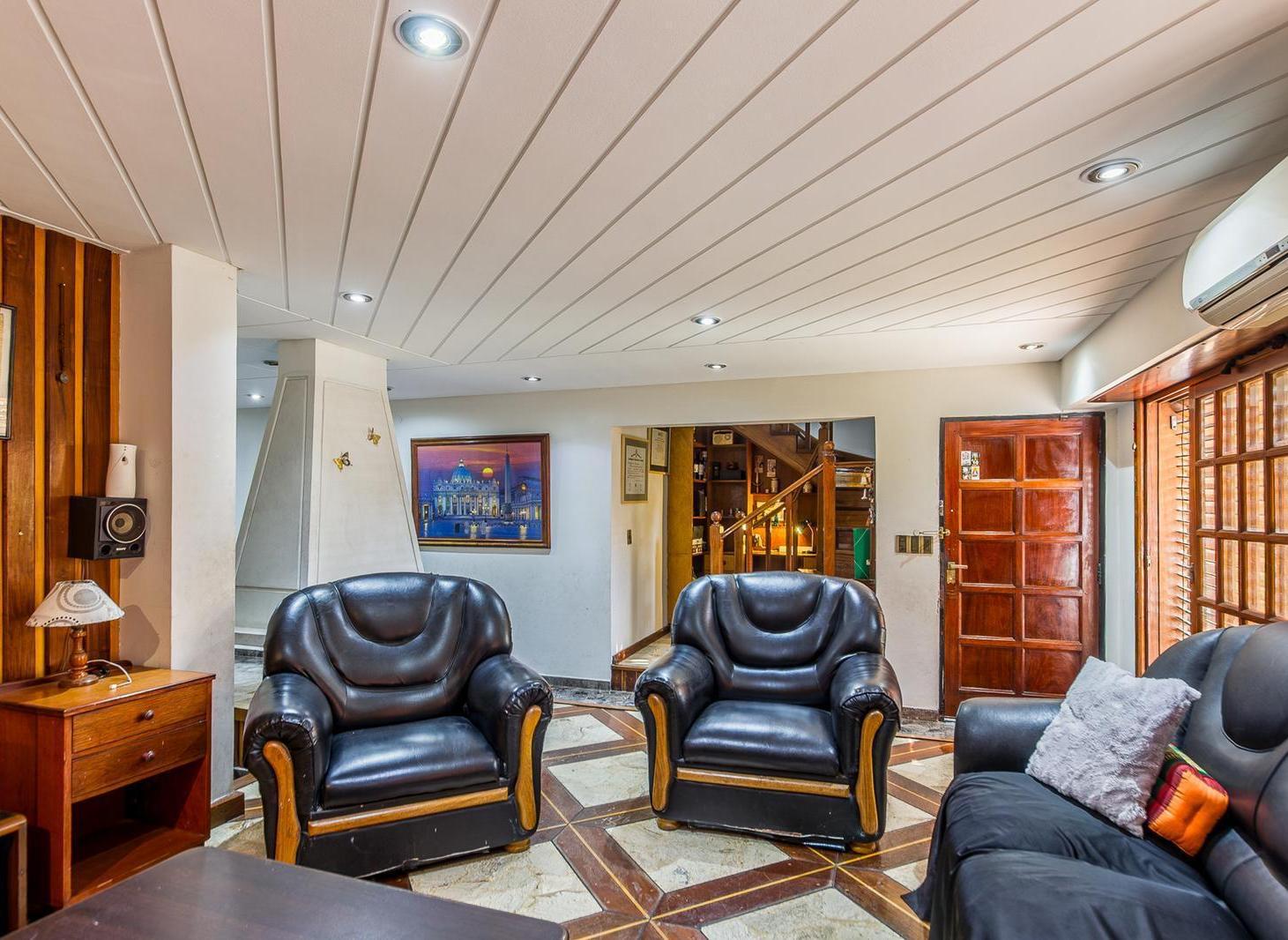 Foto de Venta Casa 4 ambientes con cochera en Villa Lugano, imagen 4