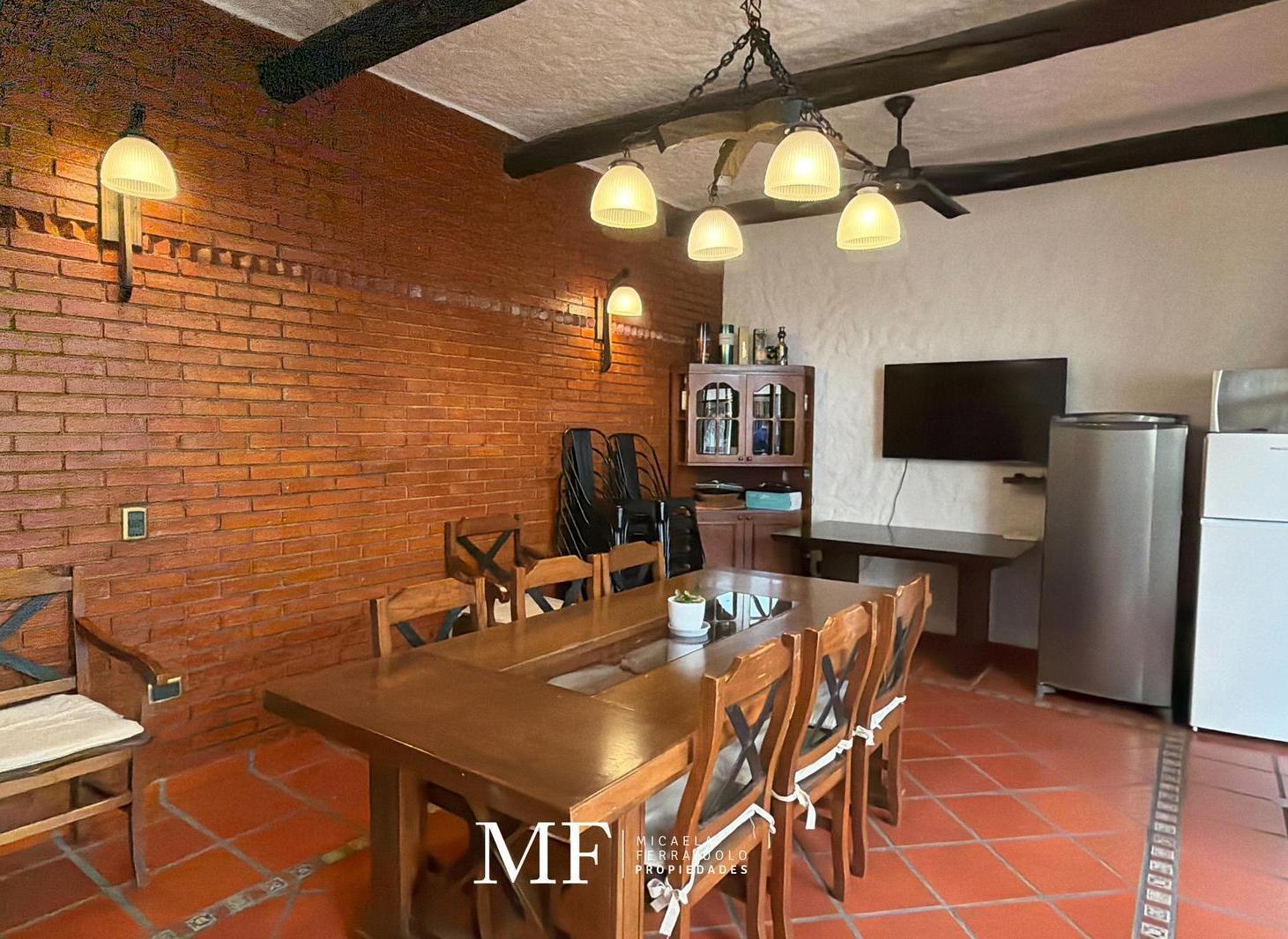 Foto de VENTA Casa 5 ambientes con quincho Barrio Naon, imagen 4