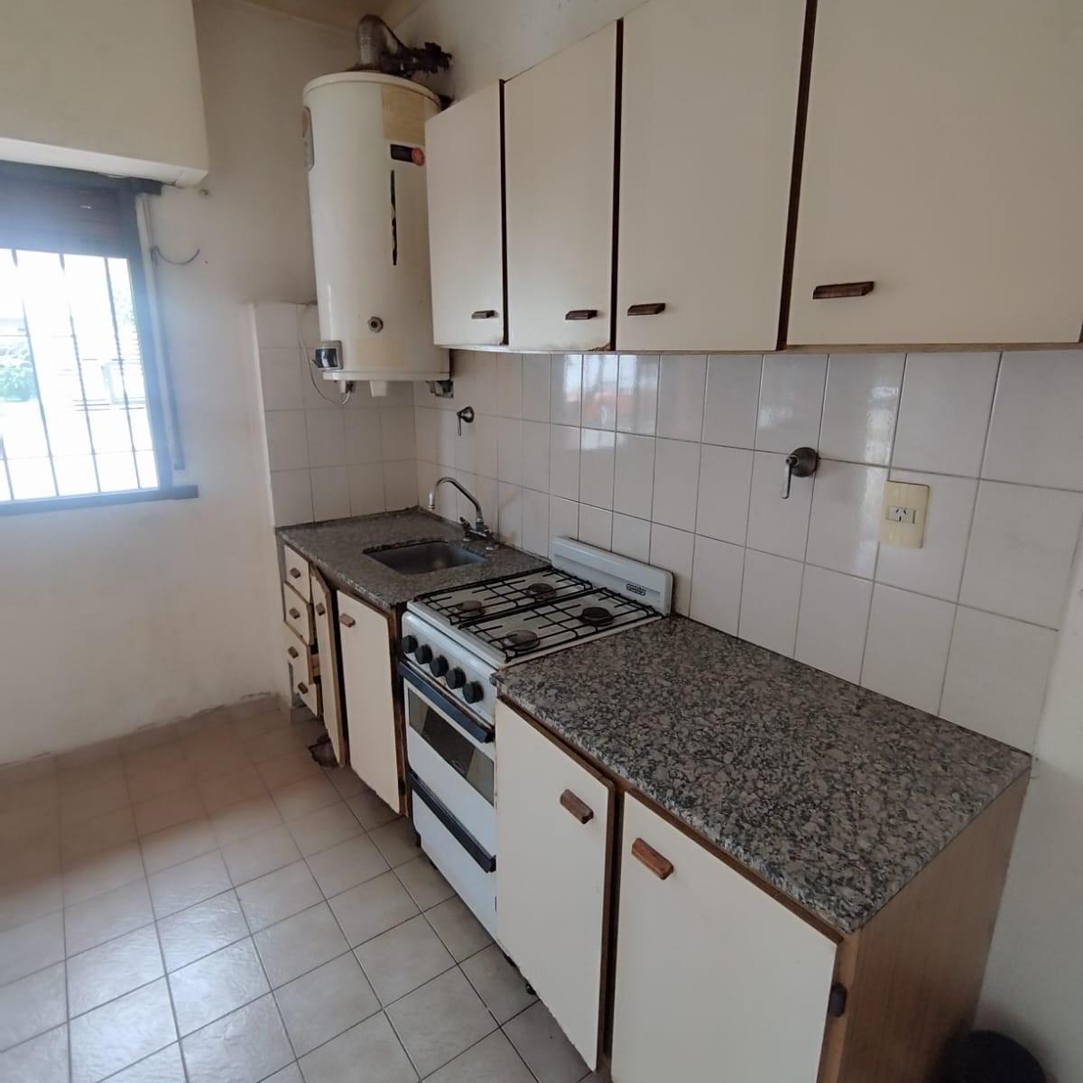 Viamonte 1070 - Departamento 4