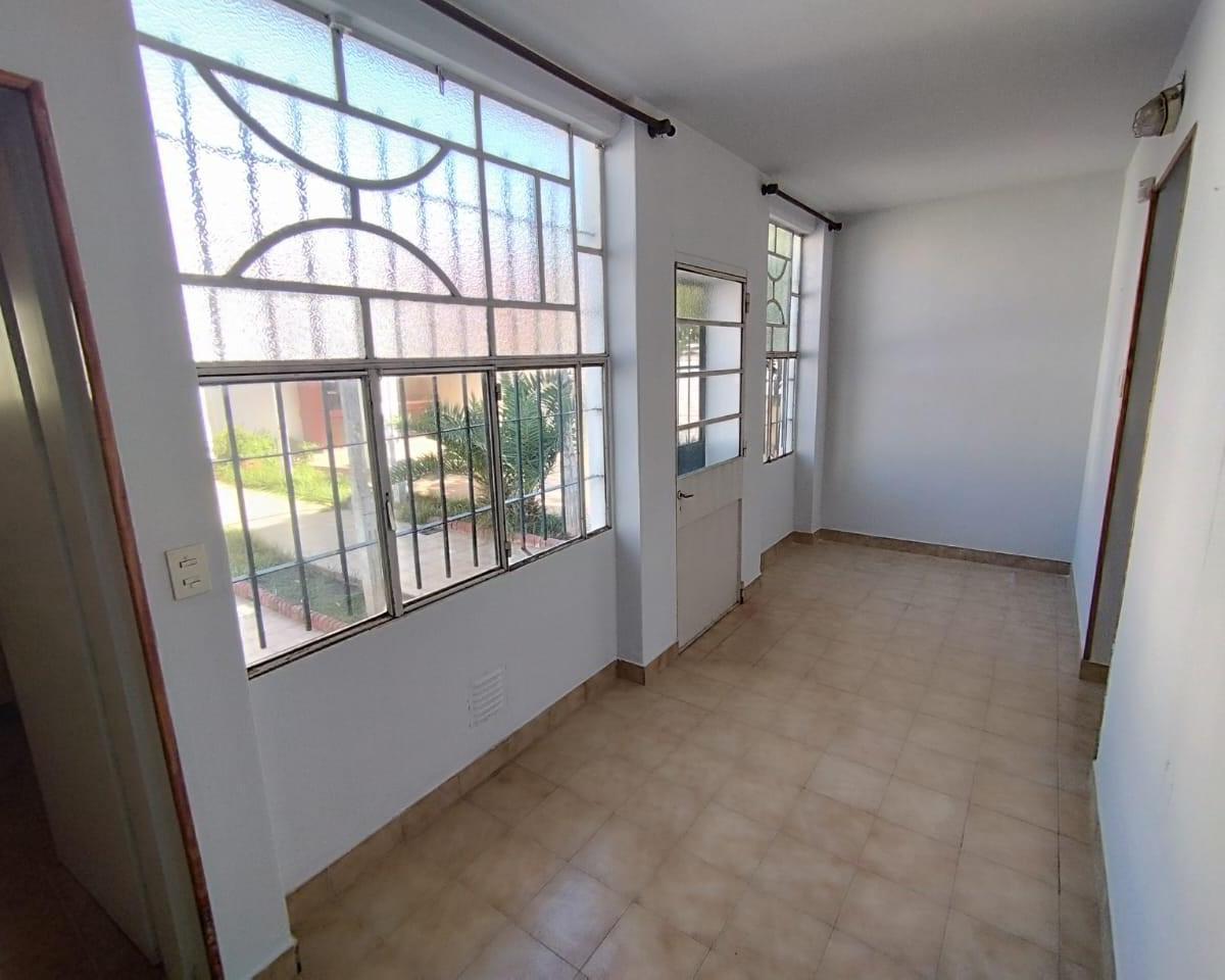 Casa de 3 Dorm. Sobre Calle 9 de Julio a m de Av Colon 3