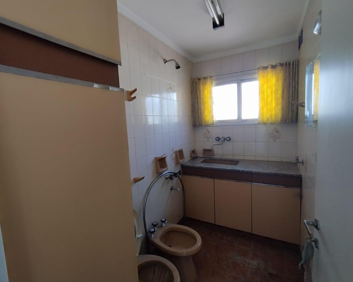 Casa de 3 Dorm. Sobre Calle 9 de Julio a m de Av Colon 2
