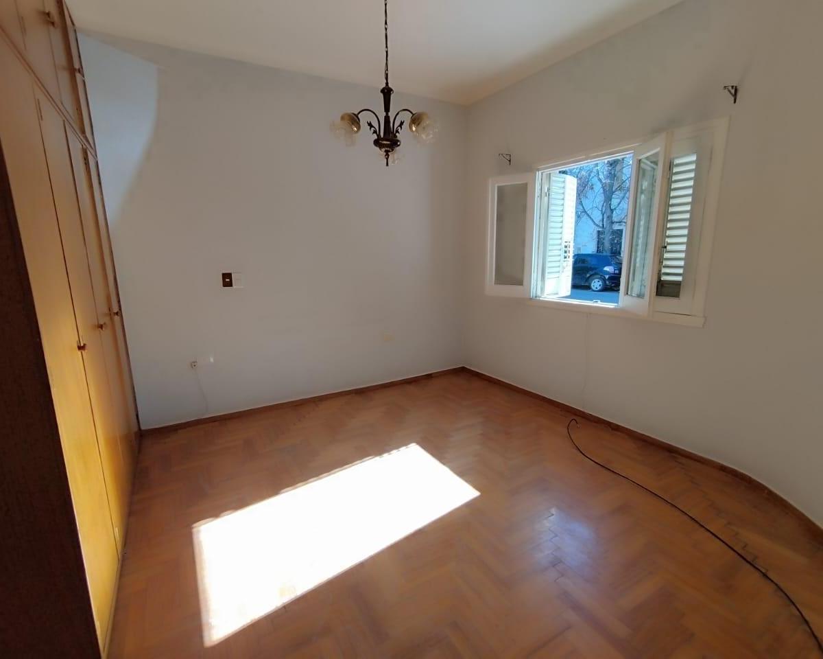 Casa de 3 Dorm. Sobre Calle 9 de Julio a m de Av Colon 5