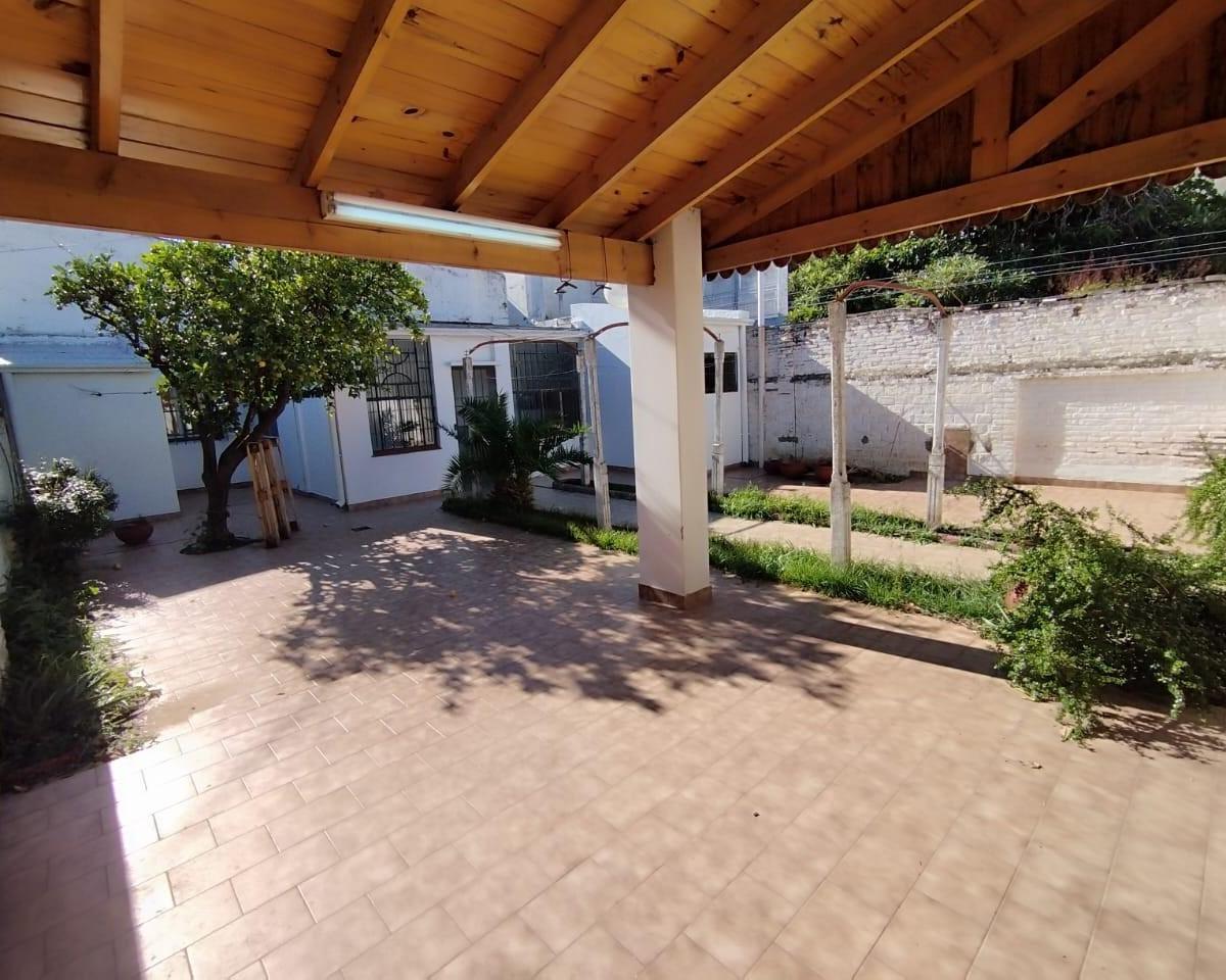 Casa de 3 Dorm. Sobre Calle 9 de Julio a m de Av Colon 4