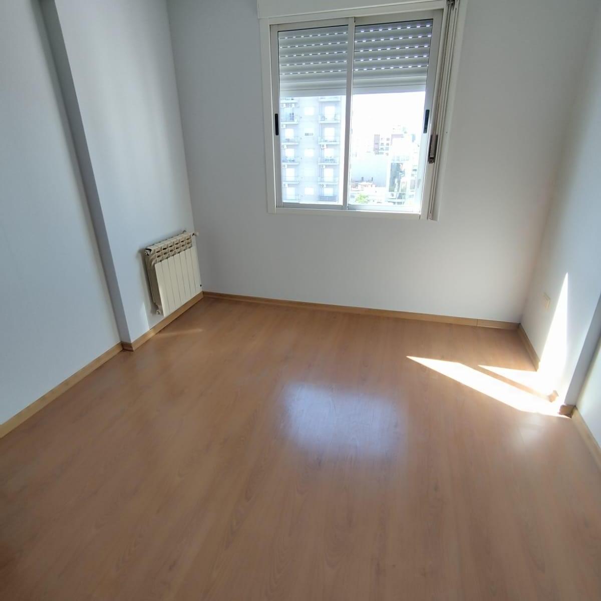 11 de Abril 80 - Departamento Centrico en Venta de 2 Dorm.! 1