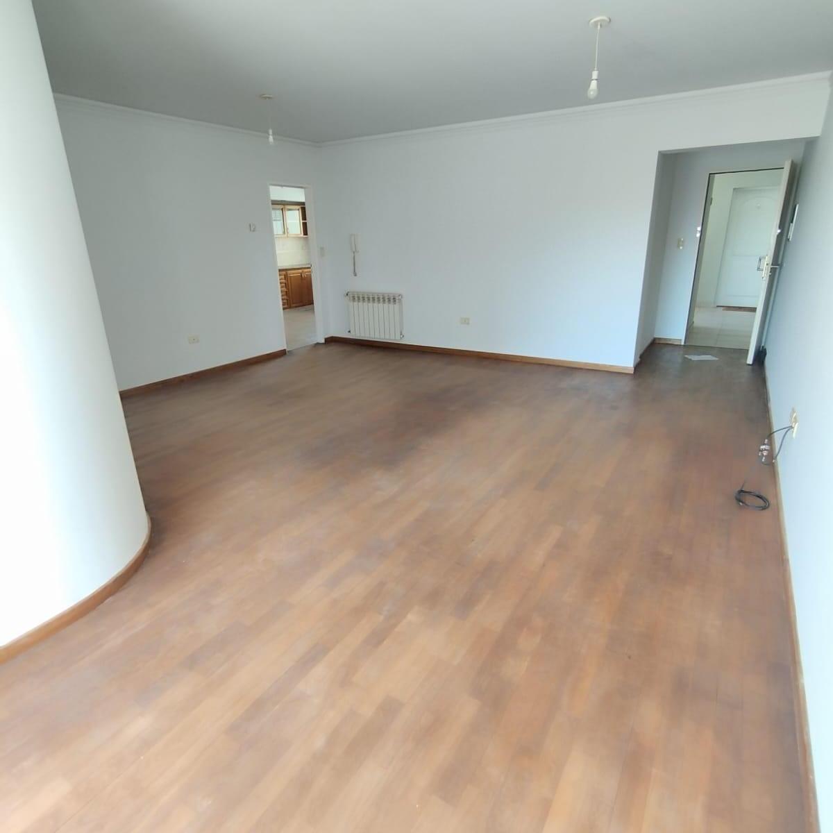 11 de Abril 80 - Departamento Centrico en Venta de 2 Dorm.! 4