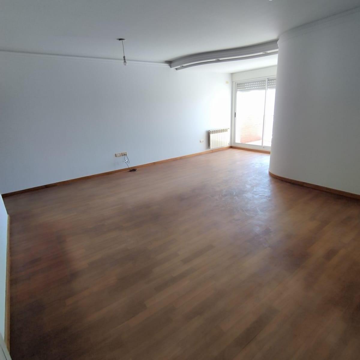 11 de Abril 80 - Departamento Centrico en Venta de 2 Dorm.! 5