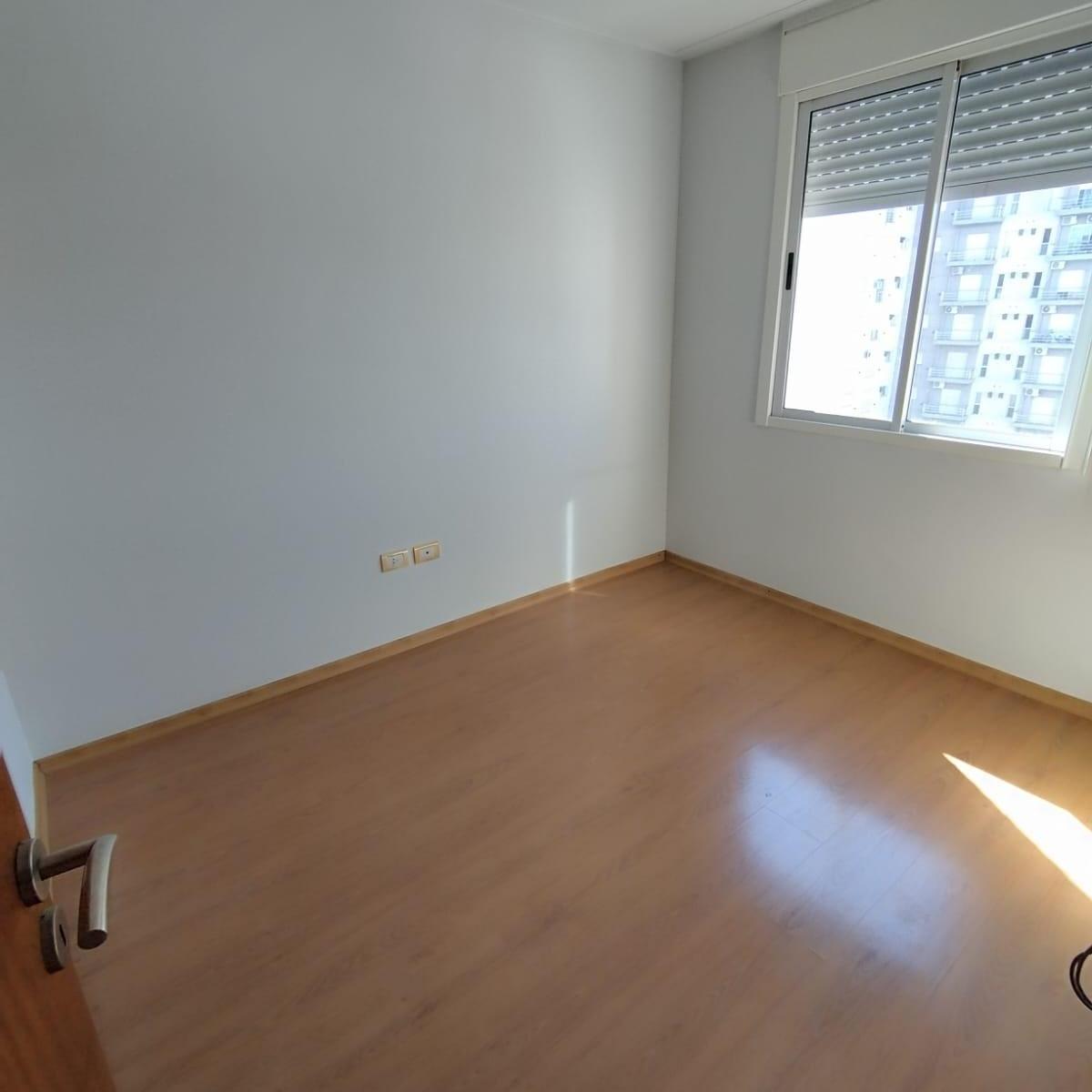 11 de Abril 80 - Departamento Centrico en Venta de 2 Dorm.! 2