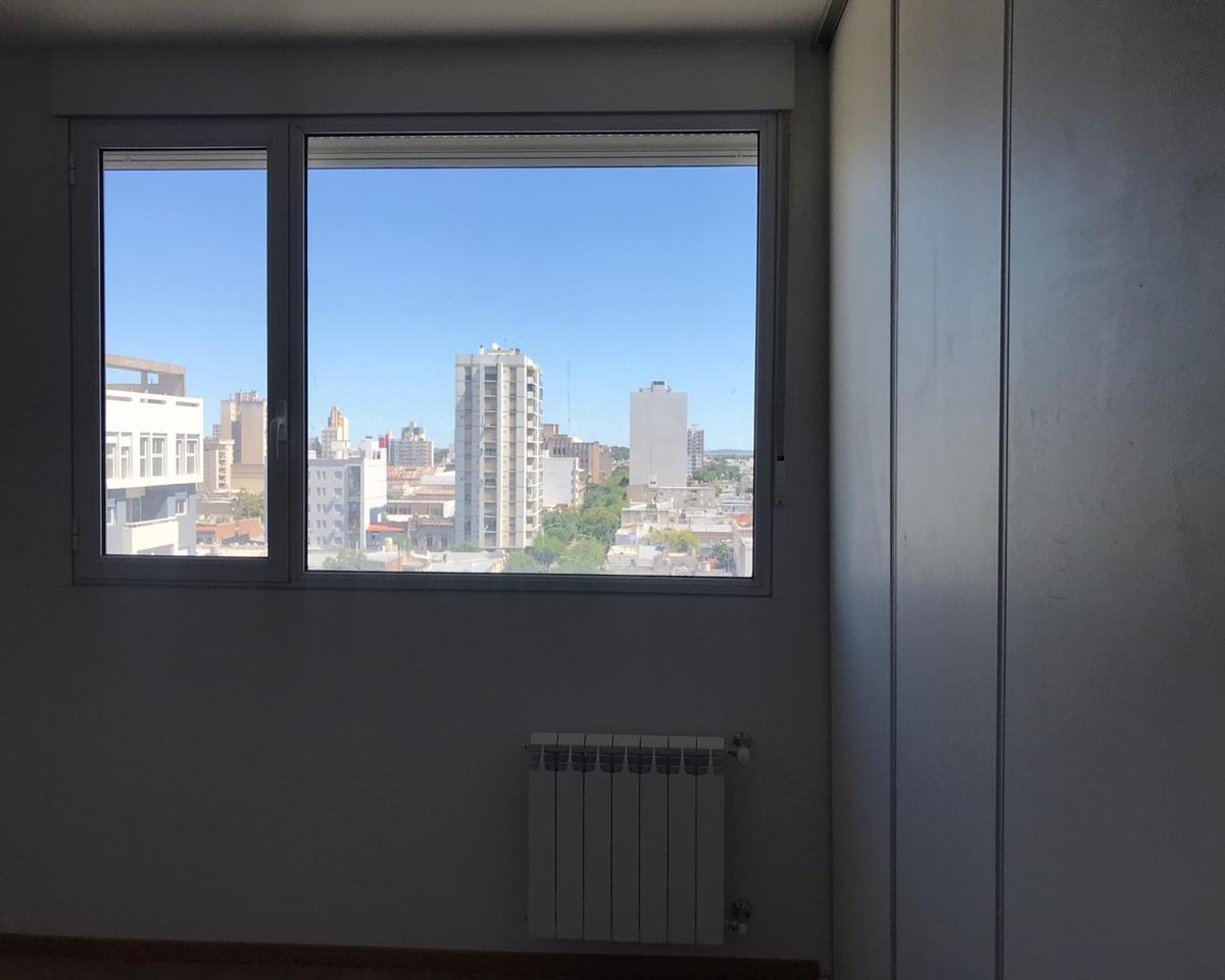 Zelarrayan y 19 de Mayo - Departamento de 3 Dorm. en Venta 5