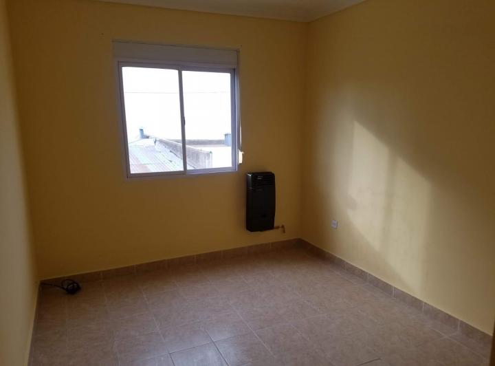 Departamento de 2 dormitorios en VENTA-Witcomb 134 esquina Sarmiento 2