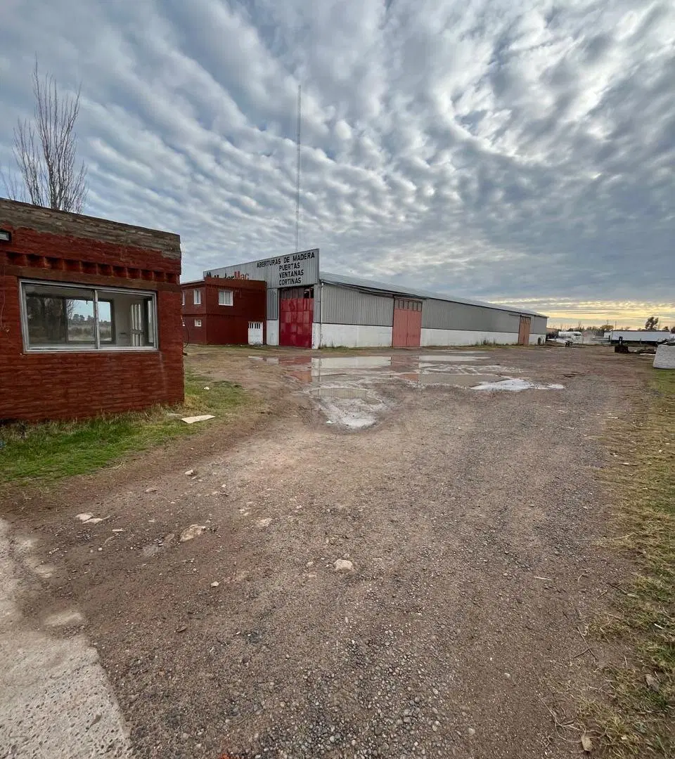 Deposito de 1200m2 en ALQUILER-Ruta 3 sur KM 697 (Entre el cholo y acceso a cerri) 2