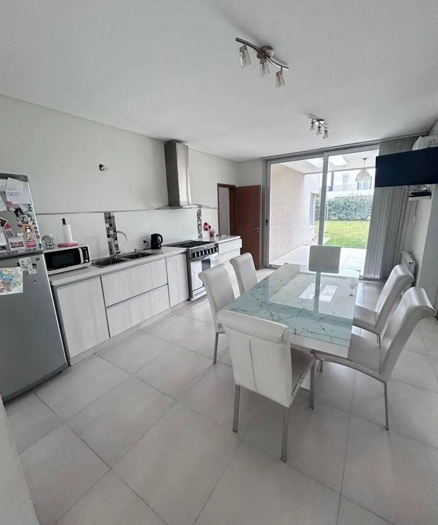 Barrio Privado La Reserva-Casa en VENTA 4