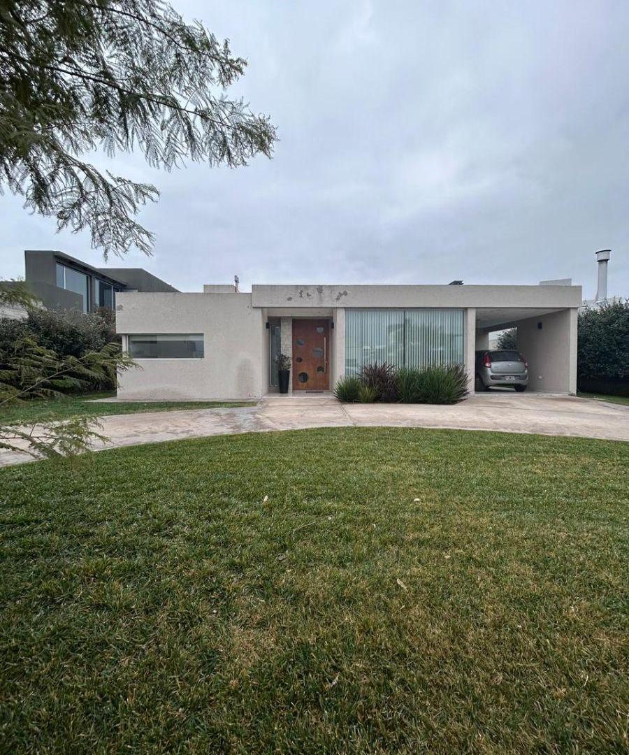 Barrio Privado La Reserva-Casa en VENTA