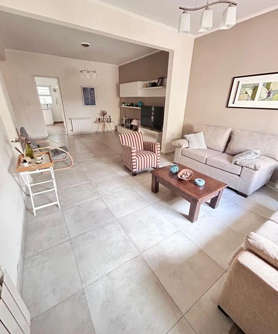 Impecable casa en VENTA-Almafuerte 1150 2