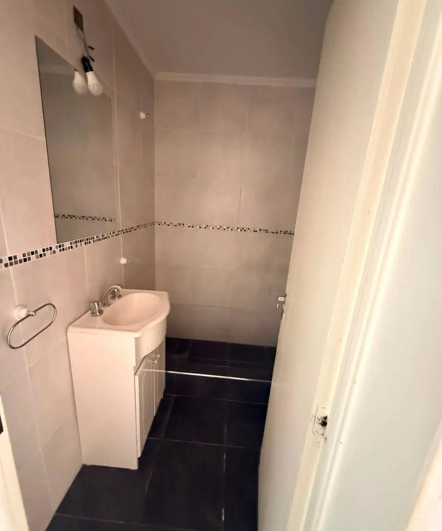 Amplio departamento de un dormitorio en VENTA-Matheu 1055 8
