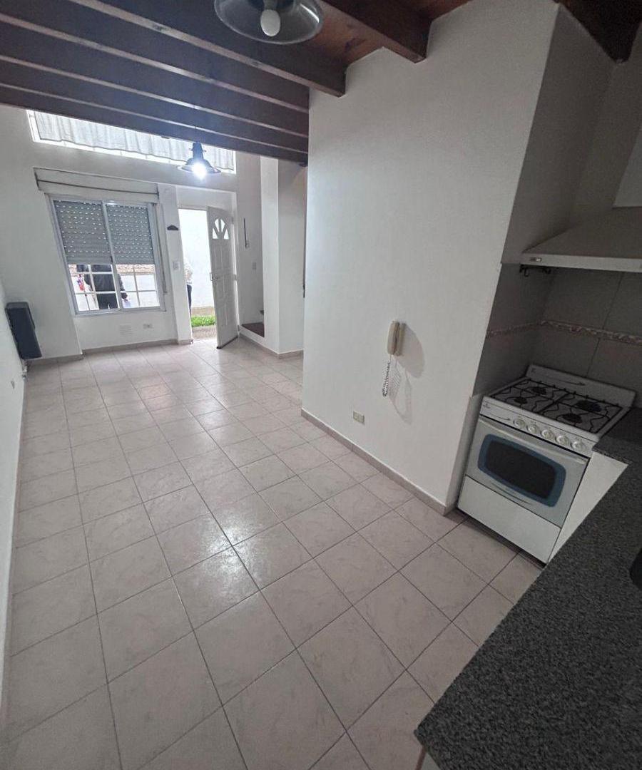 Foto de Departamento de 1 dormitorio en alquiler en Eduardo González 765, imagen 2