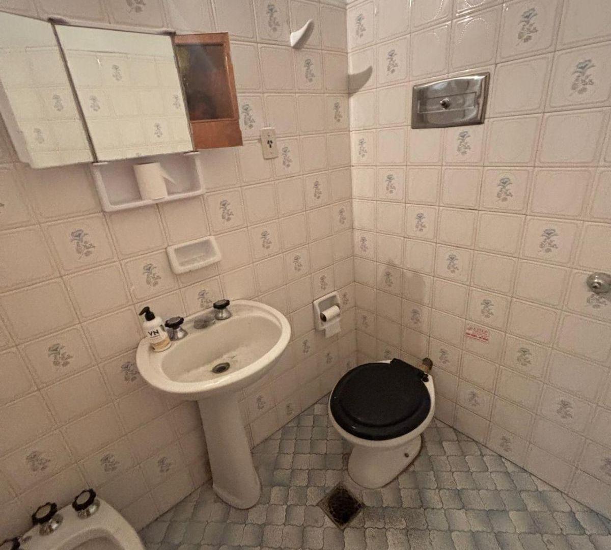 Foto de Local de 60 m² en alquiler en Viamonte al 200, imagen 5