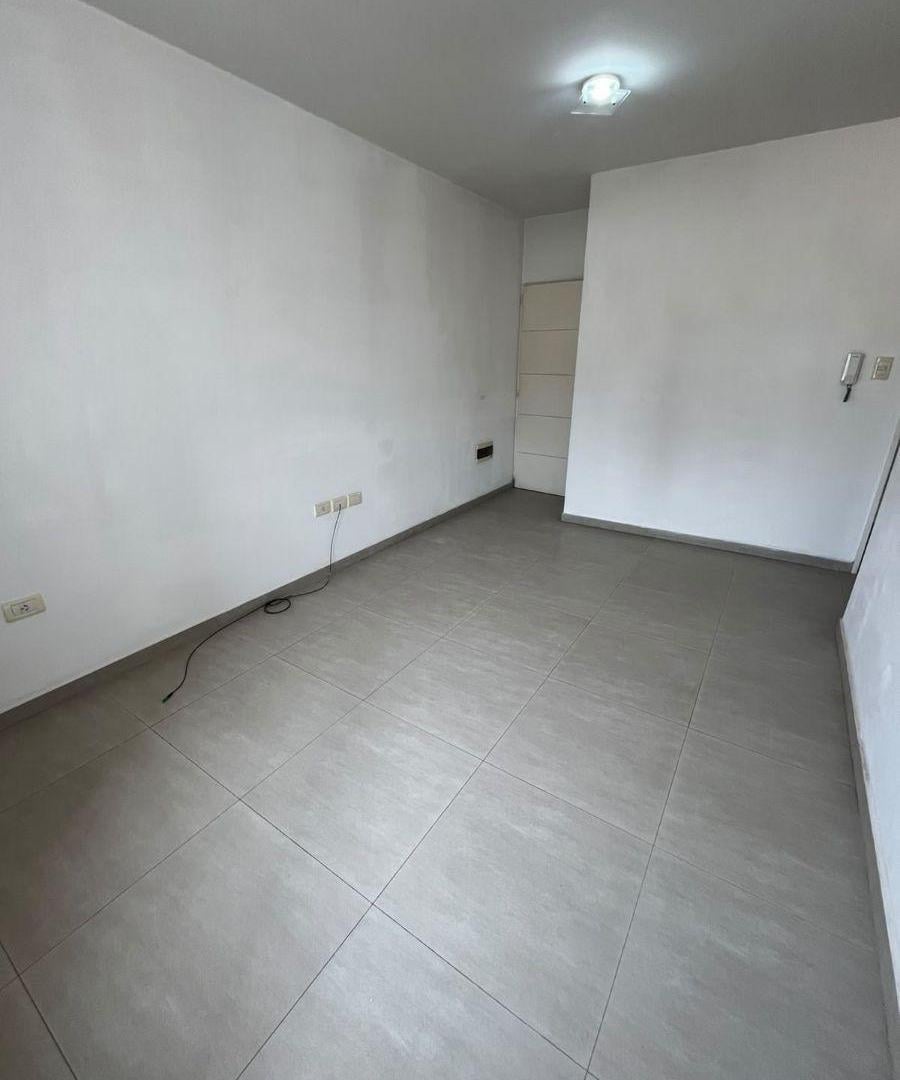 Foto de Departamento en alquiler de 1 dormitorio en Holdich al 100, imagen 2