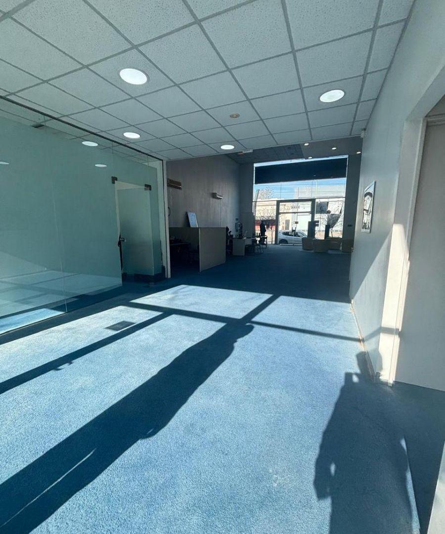 Foto de Local comercial al frente en Sarmiento al 1100, imagen 2