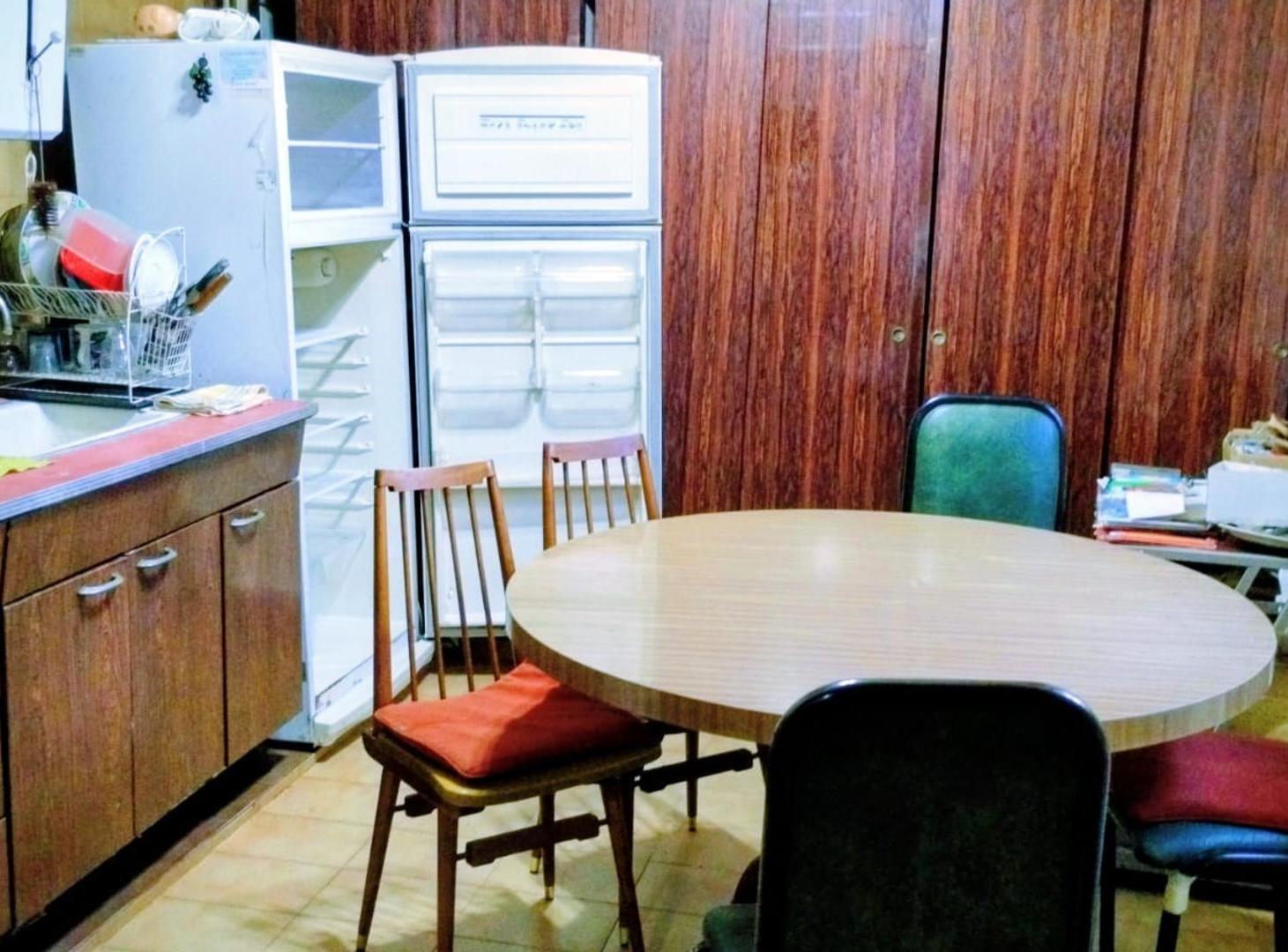 Venta de PH 3 ambientes con fondo libre en Sarandi