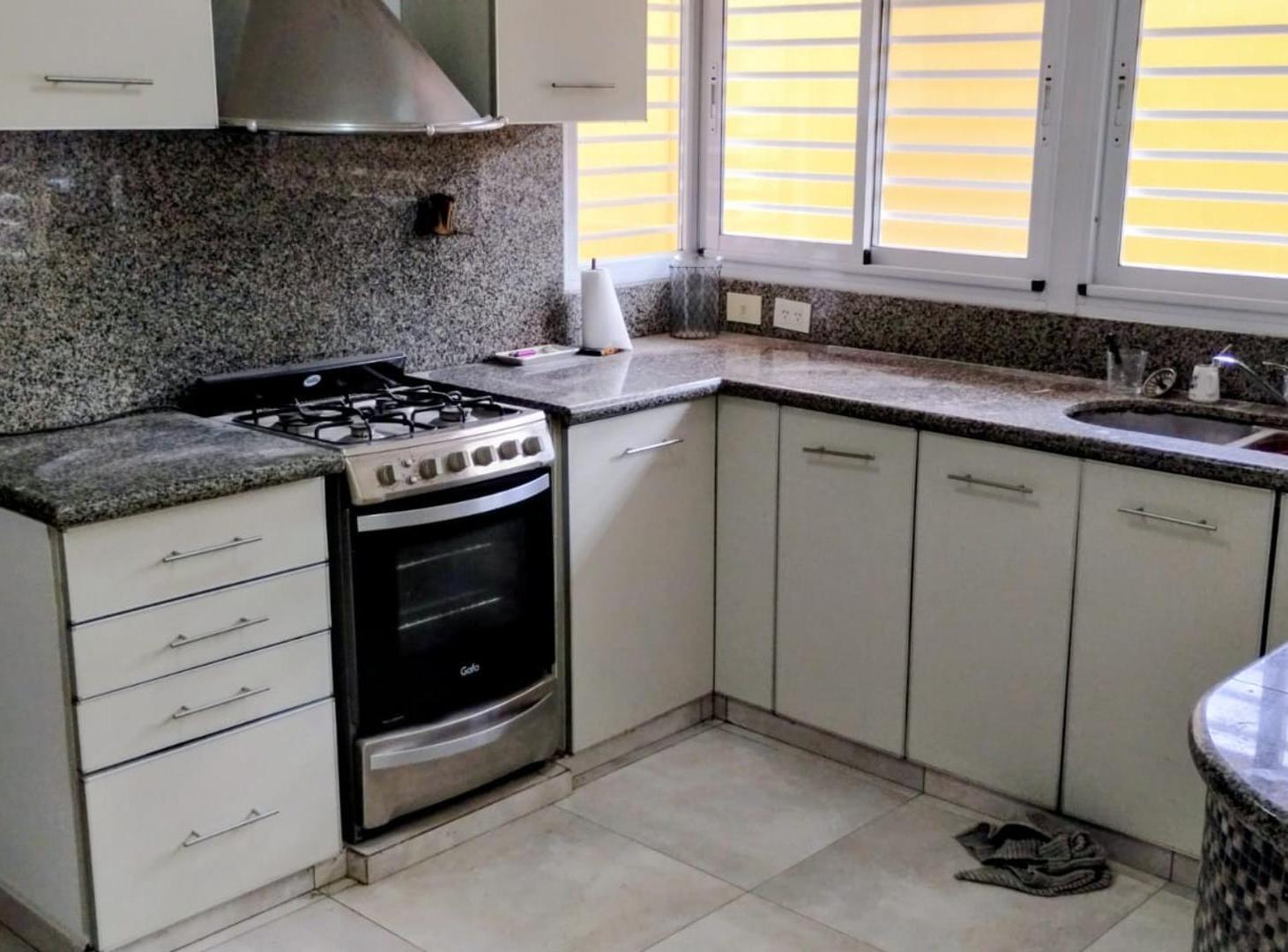 Foto de Alquiler departamento 4 ambientes con garage en wilde, imagen 2