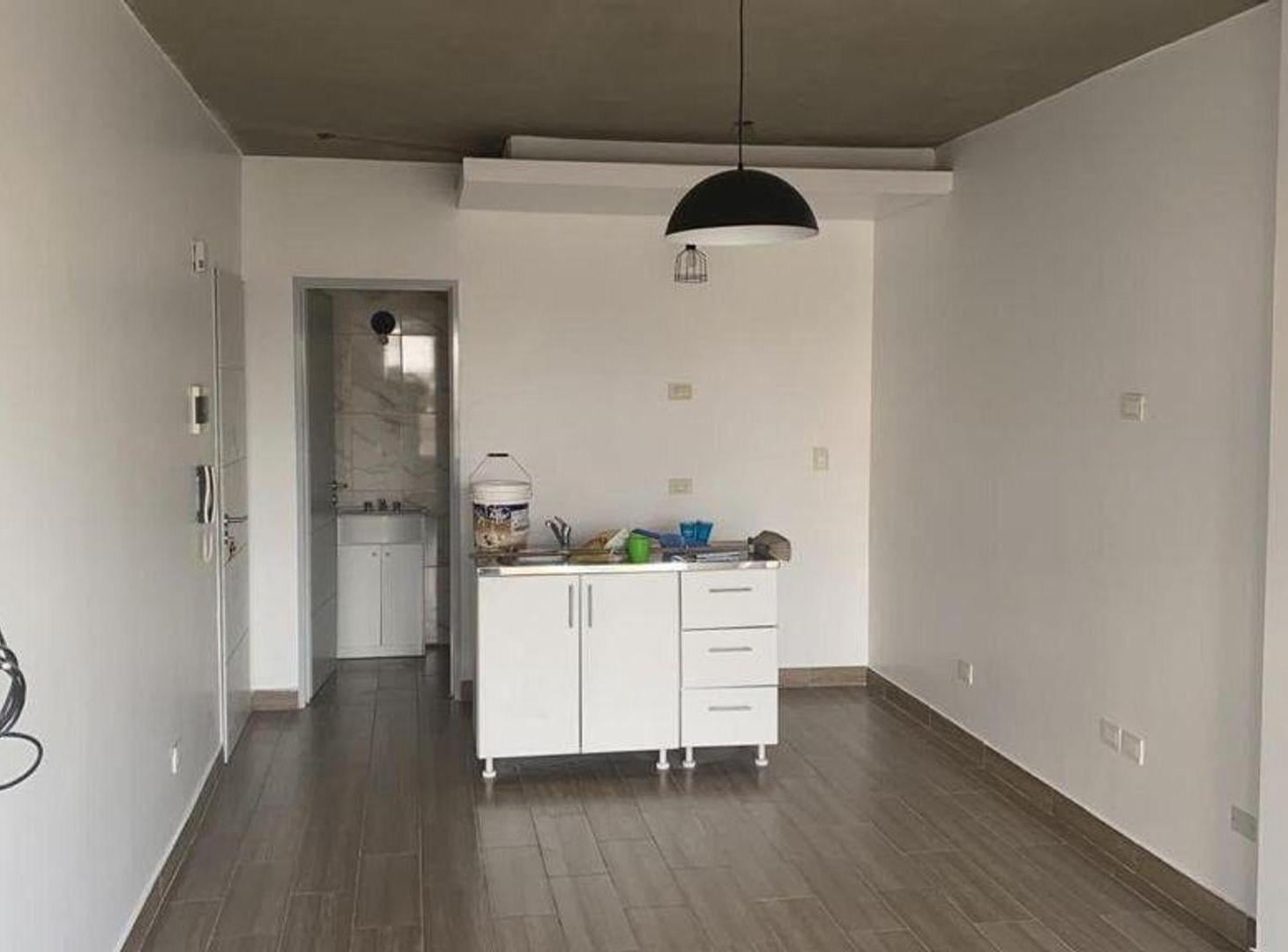 Foto de Venta de monoambiente divisible sobre av. Mitre Sarandi, imagen 4