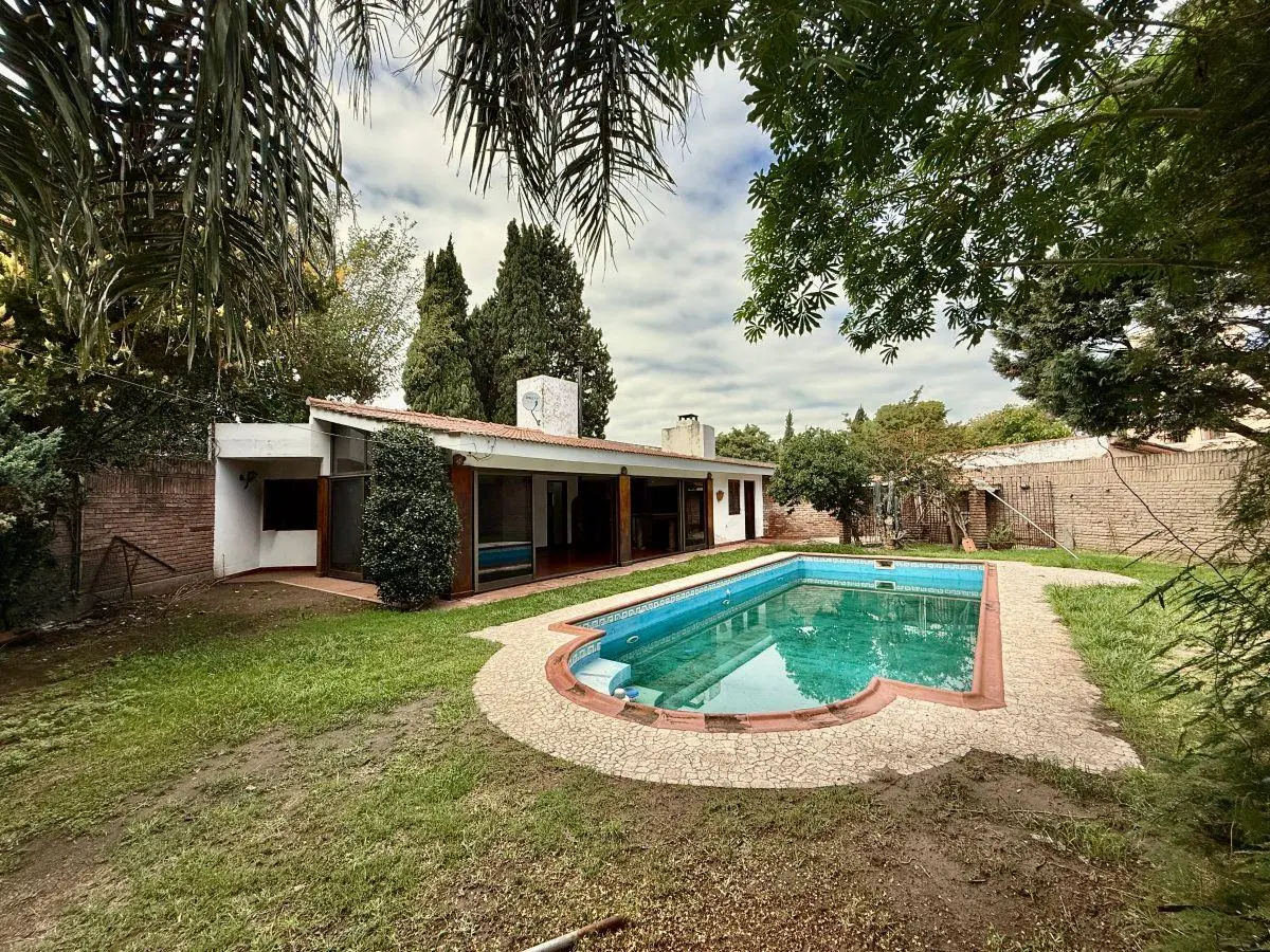 Casa 4 Dorm | Pileta | 920m² de Lote | Bº Granja de Funes 1