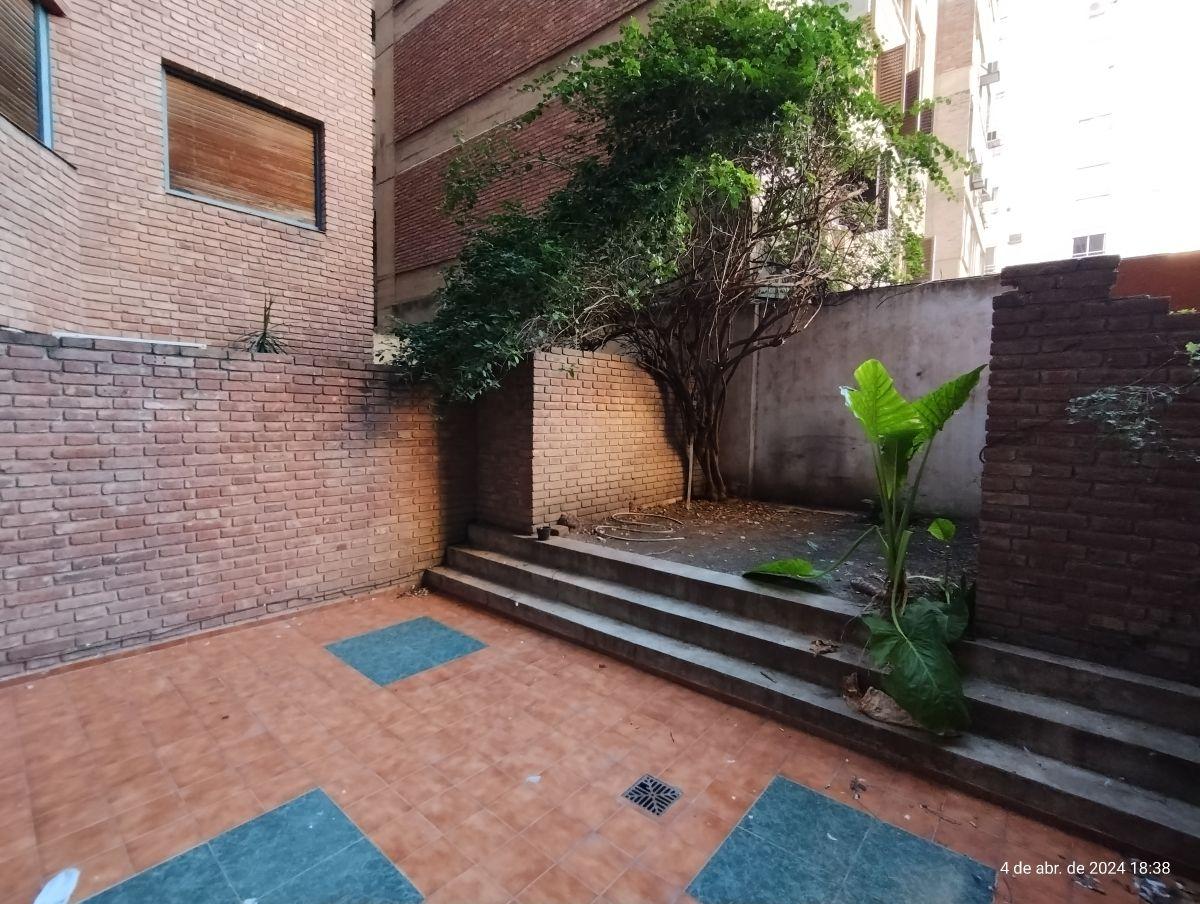 Foto de Departamento 1 Dormitorio en Planta Baja con Gran Patio Propio – Centro, imagen 1