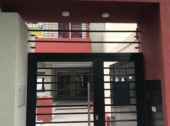 ALQUILER MONOAMBIENTE CON MUCHA LUZ Y SEGURO EN ZONA CENTRICA  5