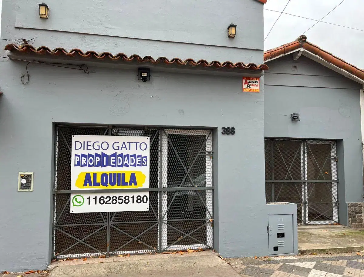 LOCAL EN ALQUILER CON DOBLE VIDRIERA EN EL CENTRO DE MONTE GRANDE 2