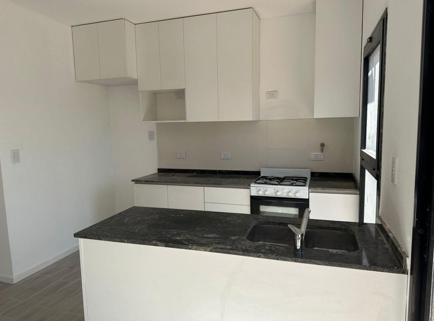 Foto de Departamento 2 ambientes con terraza en alquiler Condominio TRAUM, imagen 3