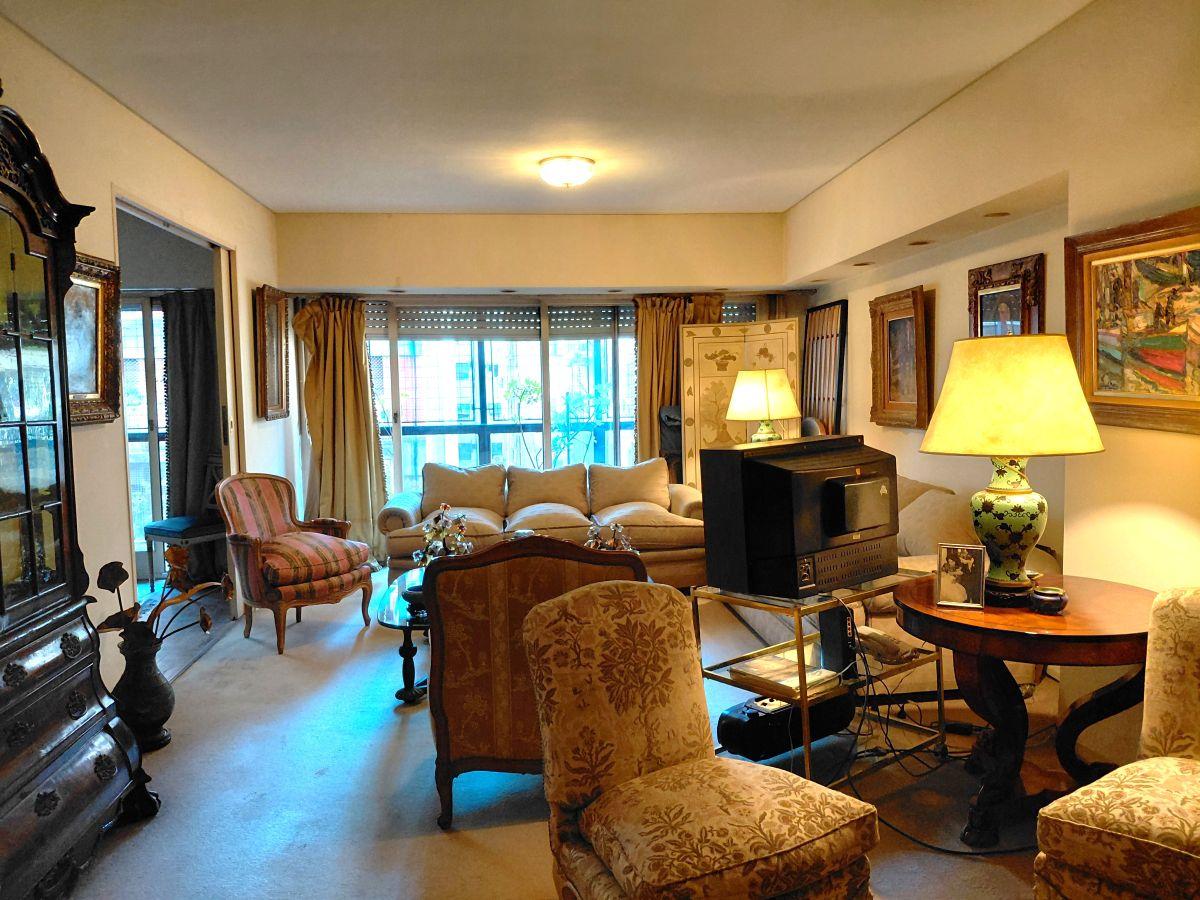 Foto de Departamento de 134 m2 con 3 dormitorios y cochera en venta en Barrio, imagen 2