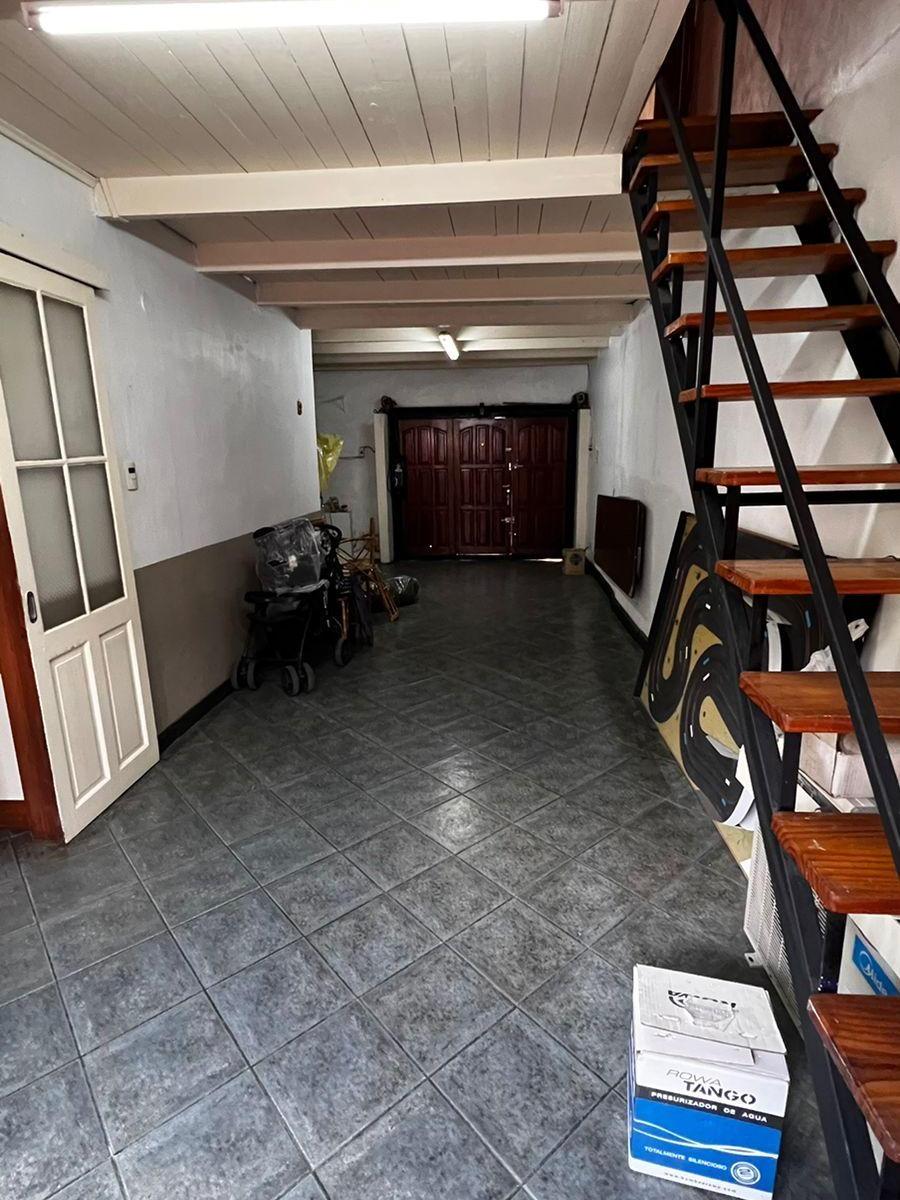 Foto de CHALET 5 AMBIENTES DOBLE COCHERA. Excelente ubicación., imagen 3