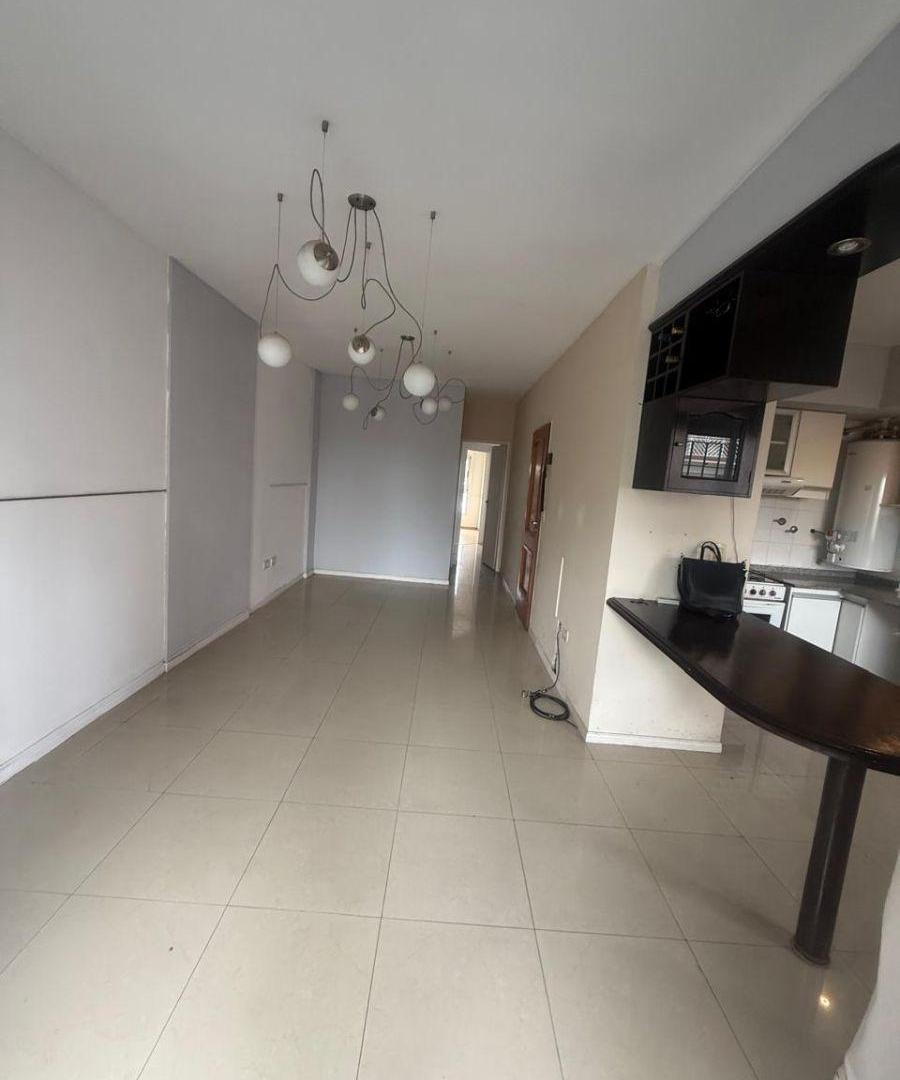 Foto de Departamento tres ambientes con balcon y cochera., imagen 3