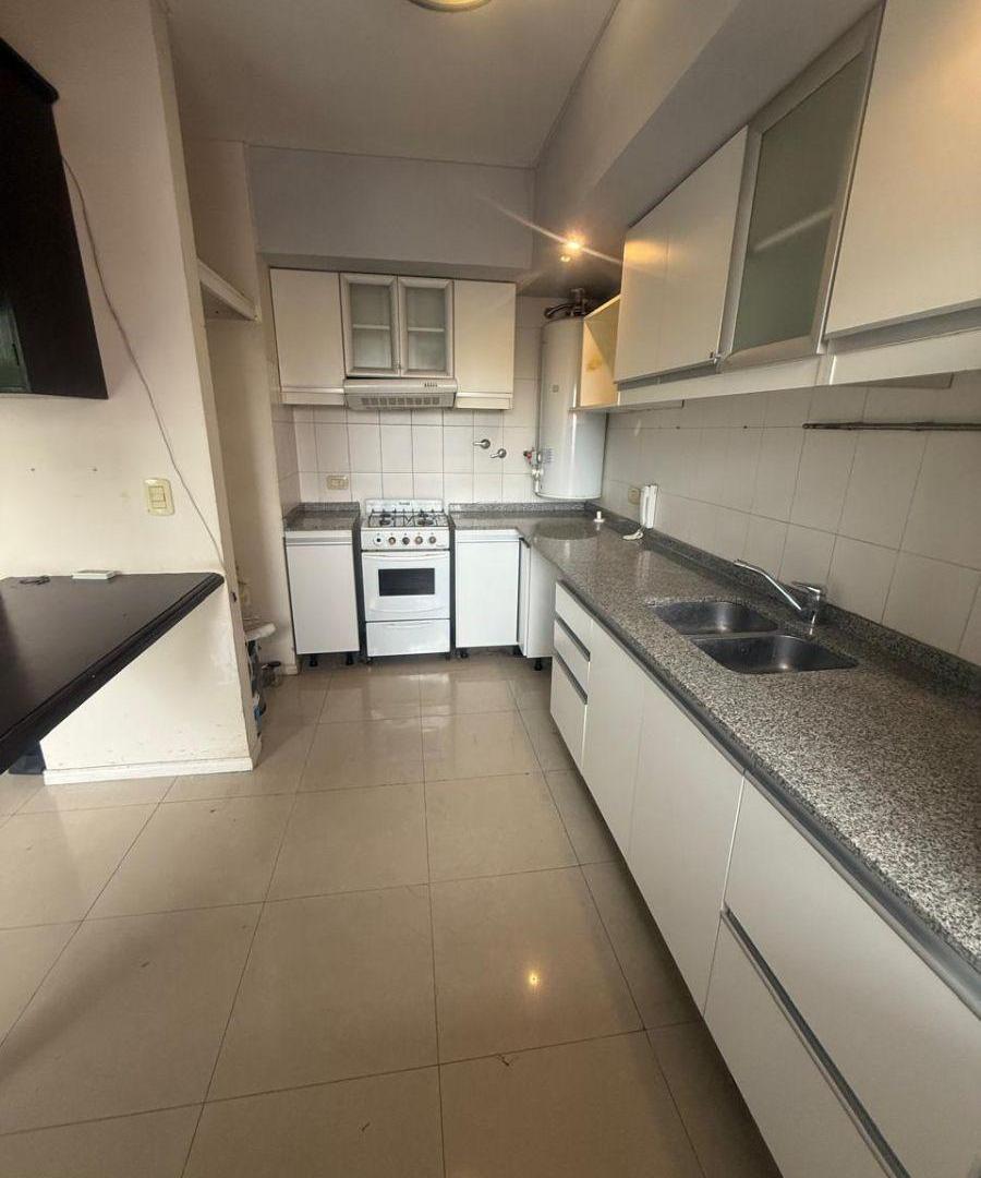 Foto de Departamento tres ambientes con balcon y cochera., imagen 4