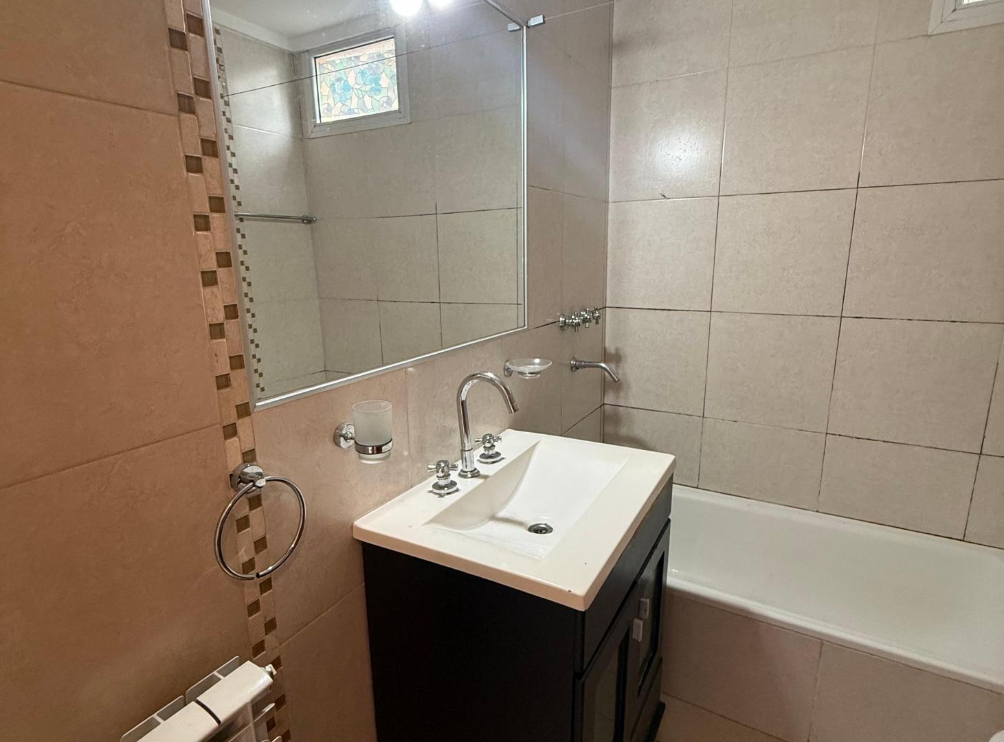 Foto de Departamento tres ambientes con balcón y doble baulera., imagen 5
