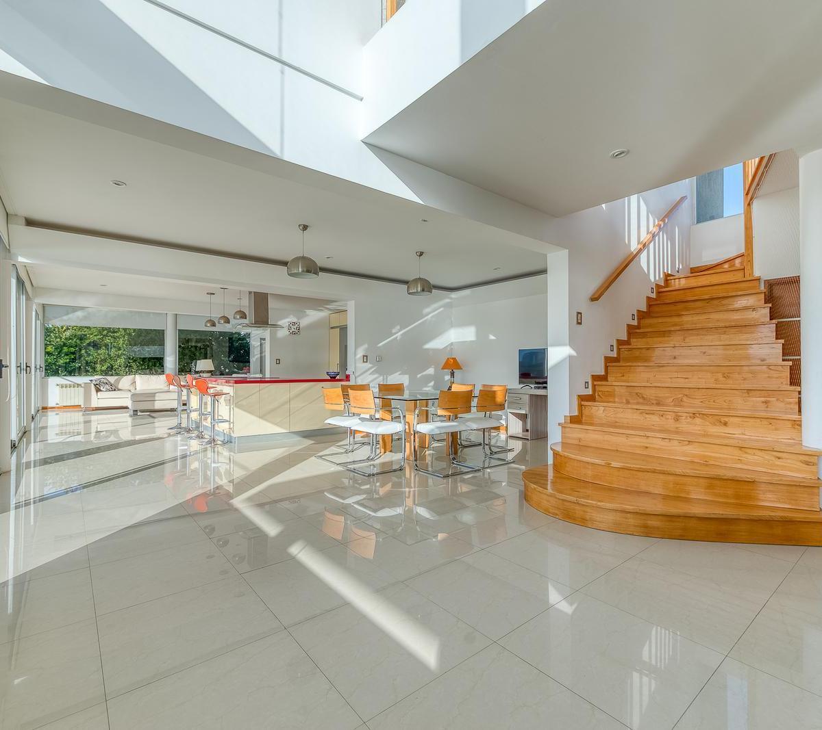 Venta Casa de 5 Ambientes San Benito, Villanueva 3