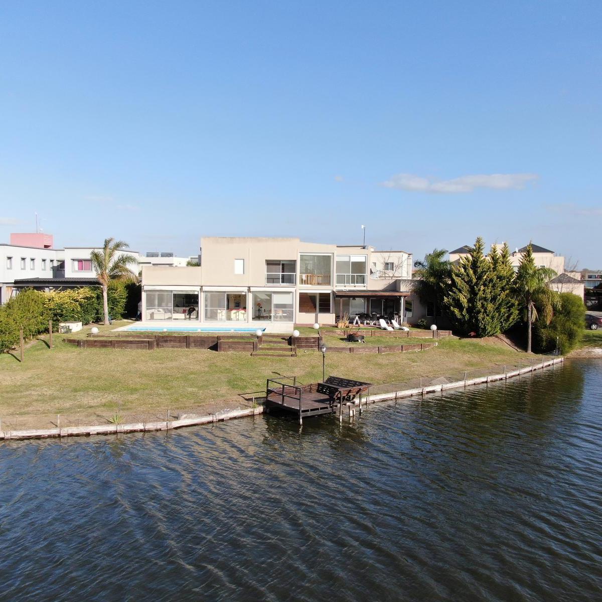 Venta Casa de 5 Ambientes San Benito, Villanueva 4