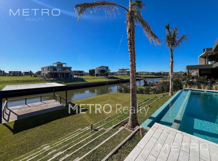 Casa en venta o alquiler con 4 habitaciones y amarra en El Yacht, Nordelta 1