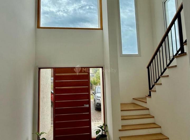 Casa en Alquiler a la Laguna  Amoblada Puertos del Lago 4