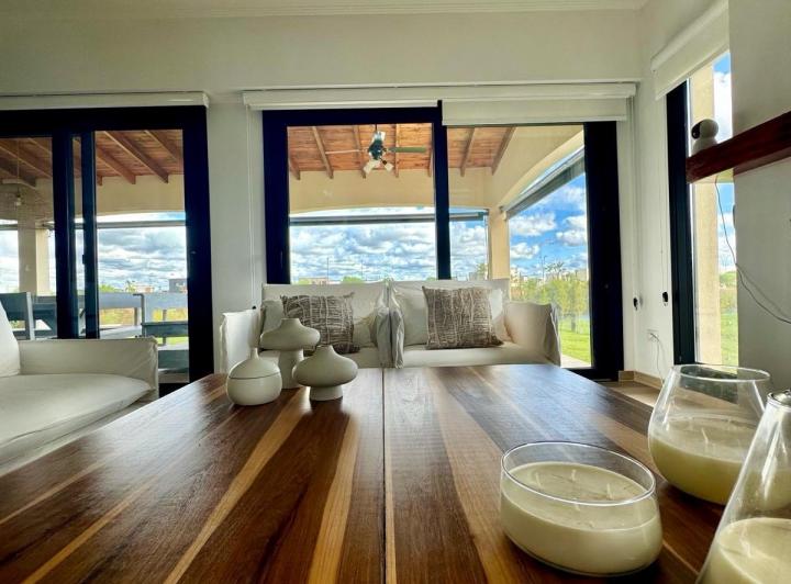 Casa a la laguna 4 dormitorios en Puertos Escobar 5