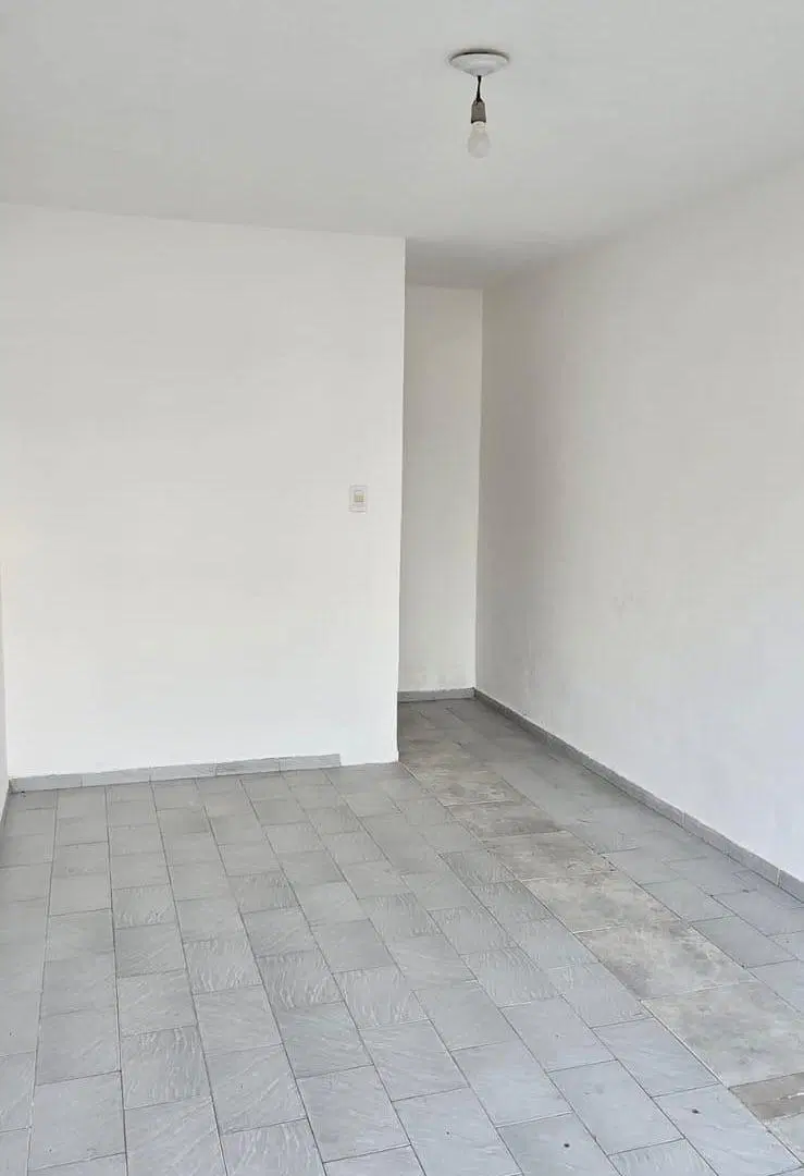 LOCAL COMERCIAL con vidrieram Av ALEM 1535 2