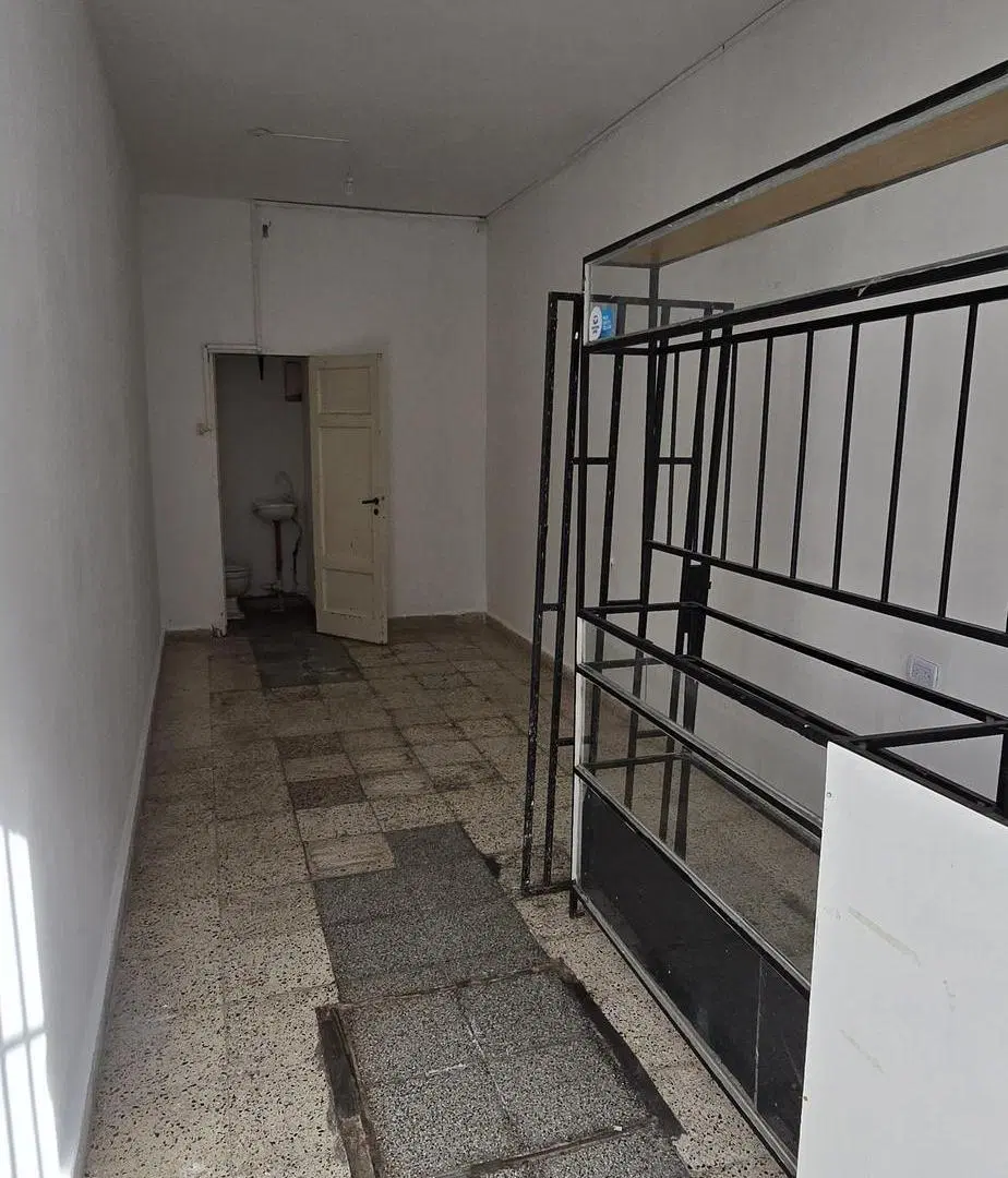 Local Comercial 20m2 con baño Padre luis Monti 3744 8